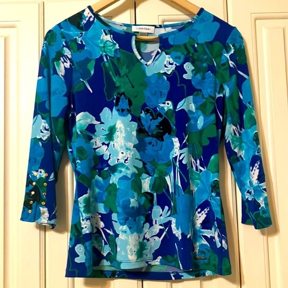 Calvin Klein Tops - Calvin Klein Petite Small Floral 3/4 Sleeved Top With Key Hole Neckline